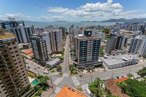 an aerial view of a city with buildings and a street at Vista MAR | Benefícios Me2 | Foodhall #TTV701 in Florianópolis