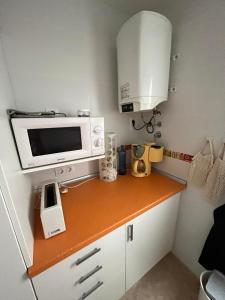 A cozinha ou cozinha compacta de Apartamento con piscina - Tossa - Magníficas vistas al mar
