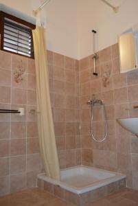 Ένα μπάνιο στο Apartment Maris