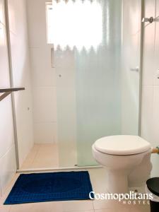 a bathroom with a toilet and a shower at Cosmopolitans Hostel in Ubatuba +13 photos