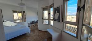 a room with a bed and windows with a view at Edificio Primavera Viviendas turísticas in Calasparra
