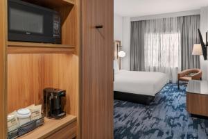 Postel nebo postele na pokoji v ubytování Fairfield Inn & Suites Austin Downtown