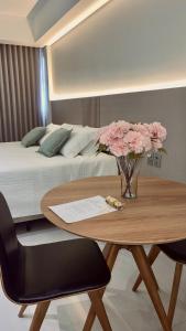 Un pat sau paturi într-o cameră la Riva Apart Hotel