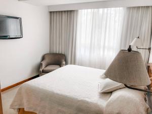TV a/nebo společenská místnost v ubytování Portal del Rodeo ApartaHotel