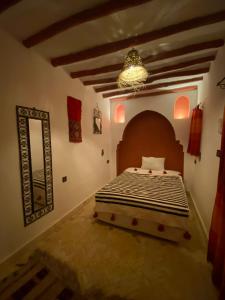 Postel nebo postele na pokoji v ubytování Riad marrakesh peace