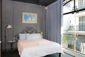 Postel nebo postele na pokoji v ubytování Lavender Hotel 202 - Nam Đuống, Thượng Thanh, Long Biên