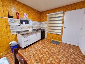 a kitchen with yellow walls and a white door at Atardeceres Mágicos in Tolhuin