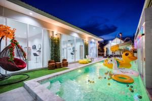 Bazén v ubytování Love Here Poolvilla หัวหิน nebo v jeho okolí