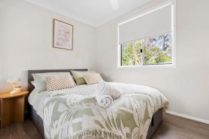 Voodi või voodid majutusasutuse This is Livin' - Fire Pit - 3 Mins Walk to Beach toas