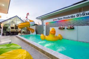 Bazén v ubytování Love Here Poolvilla หัวหิน nebo v jeho okolí