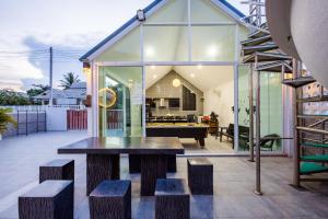 Patio nebo venkovní prostory v ubytování Love Here Poolvilla หัวหิน