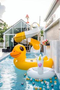 Bazén v ubytování Love Here Poolvilla หัวหิน nebo v jeho okolí