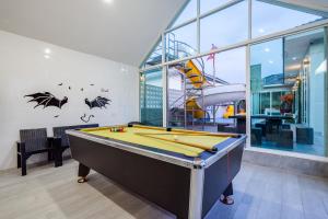 Biliár nebo kulečník v ubytování Love Here Poolvilla หัวหิน