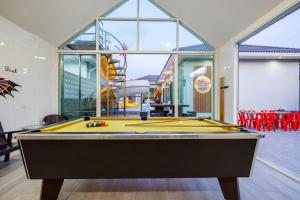 Biliár nebo kulečník v ubytování Love Here Poolvilla หัวหิน