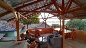 Billede fra billedgalleriet på Ekas beach guesthouse and restaurant i Ekas