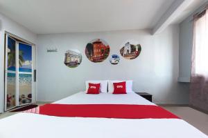Postel nebo postele na pokoji v ubytování D Anugerah Hotel