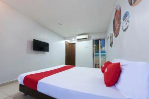 Postel nebo postele na pokoji v ubytování D Anugerah Hotel