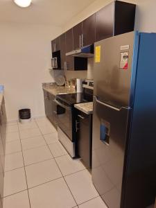 Kuchyň nebo kuchyňský kout v ubytování Moderno y cómodo apartamento