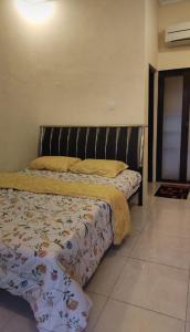 a bedroom with two beds in a room at Sulfat Indah home stay syariah in Ngadipuro +30 photos