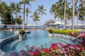 Der Swimmingpool an oder in der Nähe von Katathani Phuket Beach Resort - SHA Extra Plus