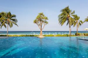 Der Swimmingpool an oder in der Nähe von Katathani Phuket Beach Resort - SHA Extra Plus