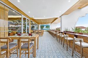 Restoran või mõni muu söögikoht majutusasutuses Wafaifo Resort Hoi An