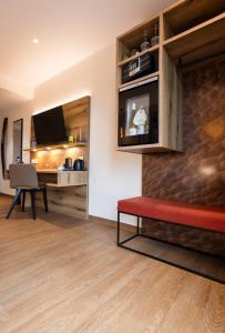 TV a/nebo společenská místnost v ubytování Weinzuhause Hotel-Restaurant-Vinothek