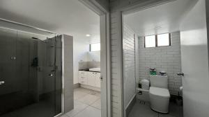 Bilik mandi di Amazing Views! Unit 3 Edgecliffe