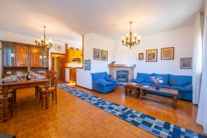 Χώρος καθιστικού στο Villa Giorgia Private Pool - Happy Rentals