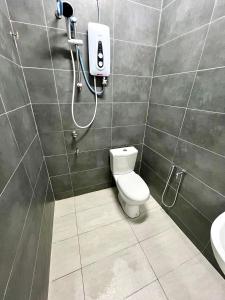 Ένα μπάνιο στο 7STAY STUDIO at Kuala Terengganu for 2-4Pax -20min to MayangMall-Drawbridge-PasarPayang