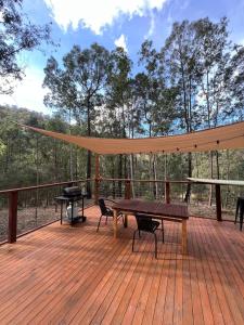 Cosy Teepee to reconnect with Nature!的阳台或露台