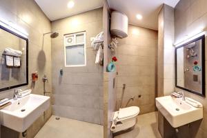 Vannituba majutusasutuses Hotel The Rasa Near Welcome Metro Station