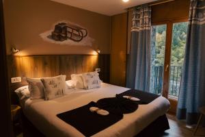 Postel nebo postele na pokoji v ubytování Apartaments La Neu + 37 fotografií