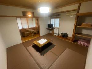an overhead view of a living room with a table at Bamboo-Hill -OT- in Nozawa Onsen