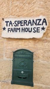 Certifikát, hodnocení, plakát nebo jiný dokument vystavený v ubytování Ta Speranza Farmhouse B&B