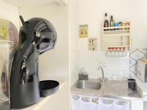 A kitchen or kitchenette at Studio Piscine Privée - 1 min à pied de la plage