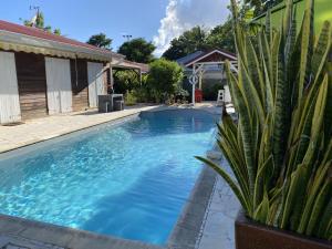 The swimming pool at or close to Studio Piscine Privée - 1 min à pied de la plage