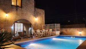 Bazén v ubytování Ta Speranza Farmhouse B&B nebo v jeho okolí