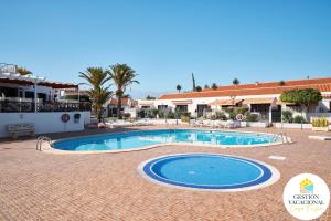 Bazén v ubytovaní Marina Primavera Heated Pool Free Wifi alebo v jeho blízkosti