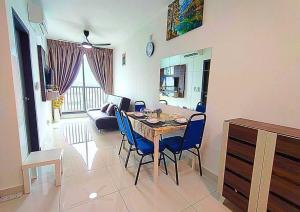 Χώρος καθιστικού στο Cozy Lakeview Bliss, Peaceful Retreat #LE1