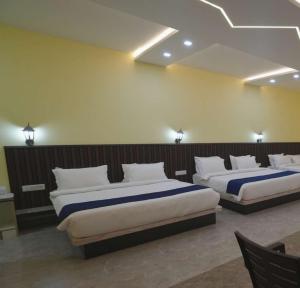 Postel nebo postele na pokoji v ubytování Coastal Grand Resorts - Akshaya