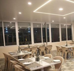 Restaurace v ubytování Coastal Grand Resorts - Akshaya