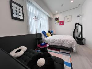 Postel nebo postele na pokoji v ubytování 台南悠墨民宿umobnb + 6 fotografií
