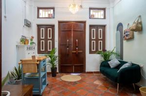 Posezení v ubytování The Bibik at 8 Clarke -NEW Entire #Unesco #HeritageHome