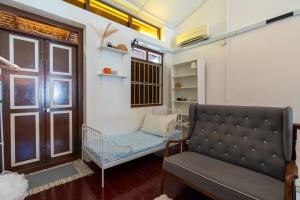 Posezení v ubytování The Bibik at 8 Clarke -NEW Entire #Unesco #HeritageHome