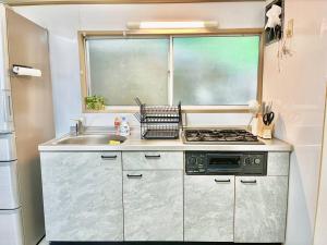 Sauna & Sea ATAMIにあるキッチンまたは簡易キッチン