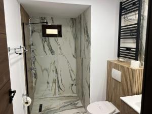 Koupelna v ubytování Hotel Yarus