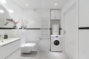 Kúpeľňa v ubytovaní Lumina 3 bedroom apart Park Szczęśliwicki