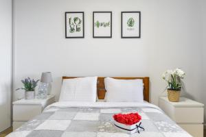 Posteľ alebo postele v izbe v ubytovaní Lumina 3 bedroom apart Park Szczęśliwicki