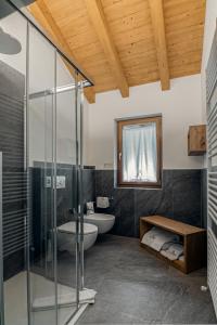 Ένα μπάνιο στο Rosengarden Alpine Residence +53 φωτογραφίες